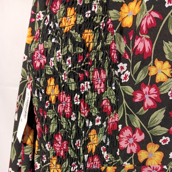 NWT Old Navy Floral Dress, A-line, Bell Sleeves, Flowy, Stretchy Sides, XL - Picture 5 of 8